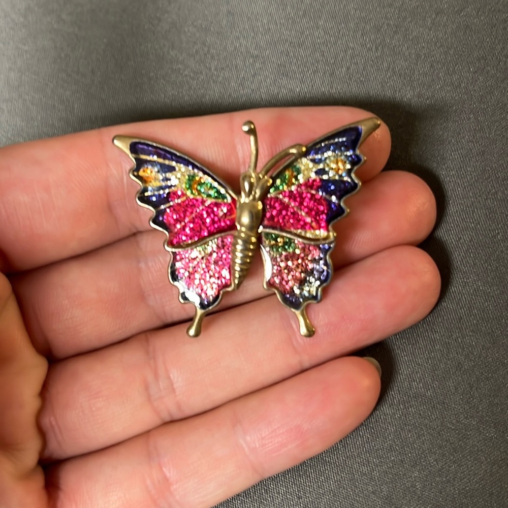 Unbranded, Multi-Tonal, Butterfly Brooch/Pin with Movable Lower Wings